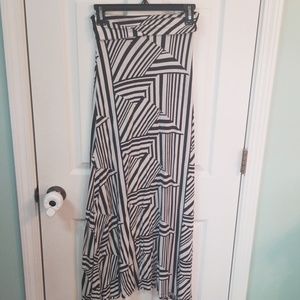 Black & white long skirt GUC